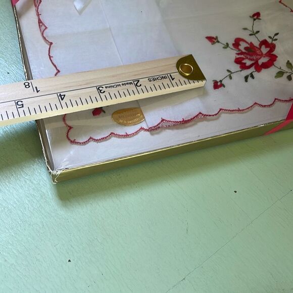 Vintage made in Switzerland embroidered handkerchief. New in package. - Picture 8 of 8